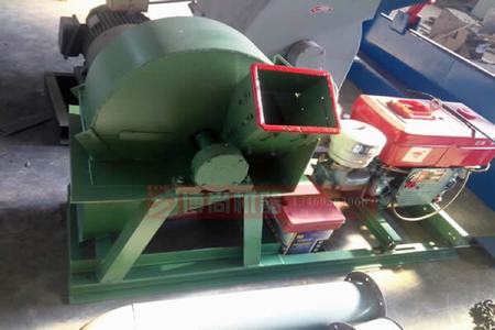 移動(dòng)式柴油機(jī)木材粉碎機(jī)